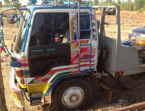ISUZU ROCKY 165 HP 6D14 รถหางปลาสิบล้อ 2 เพลา ช่วงล่างใหญ่ชุดเฟืองท้ายเพลาโบกี้ของ MITSUBISHI FUSO เครื่องแห้งแรงดี หัวเก๋งแล็ปลายสวย ภายในคอนโซลสวยครบ พวงมาลัยเพาเวอร์ เบรคทริ๊ปฟี้ ช่วงล่างคัชซีสวยไม่มีบวม ยางสภาพดี 70\% พร้อมลากพร้อมบรรทุกได้เลย เอกสารเล