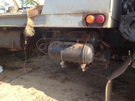 ISUZU ROCKY 165 HP 6D14 รถหางปลาสิบล้อ 2 เพลา ช่วงล่างใหญ่ชุดเฟืองท้ายเพลาโบกี้ของ MITSUBISHI FUSO เครื่องแห้งแรงดี หัวเก๋งแล็ปลายสวย ภายในคอนโซลสวยครบ พวงมาลัยเพาเวอร์ เบรคทริ๊ปฟี้ ช่วงล่างคัชซีสวยไม่มีบวม ยางสภาพดี 70\% พร้อมลากพร้อมบรรทุกได้เลย เอกสารเล