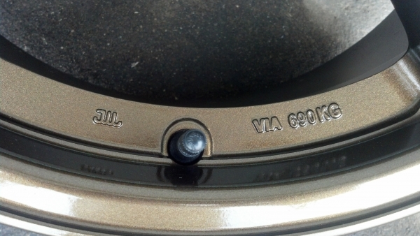 แม็กเจแปน ขอบ17 เบาๆ สีใหม่เนียน ราคา 7900 บาท แม็กเจแปน ขอบ17 เบาๆ สีใหม่เนียน ราคา 7900 บาท