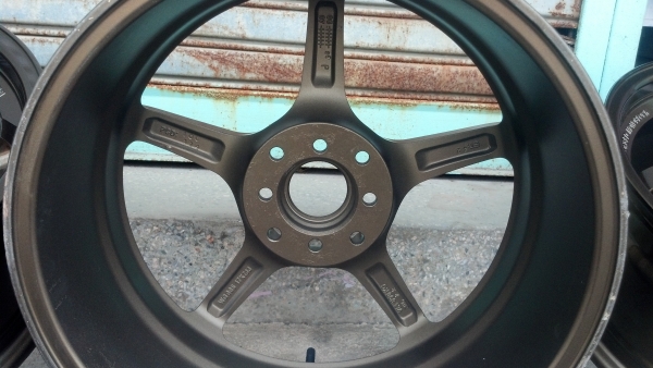 แม็กเจแปน ขอบ17 เบาๆ สีใหม่เนียน ราคา 7900 บาท แม็กเจแปน ขอบ17 เบาๆ สีใหม่เนียน ราคา 7900 บาท