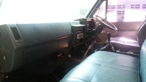 รถอิซูซุ 6 ล้อ รัว NPR 115 แรงม้า  ปี 38  ( รถห้างแท้ )  สนใจติดต่อ 081 - 6079515