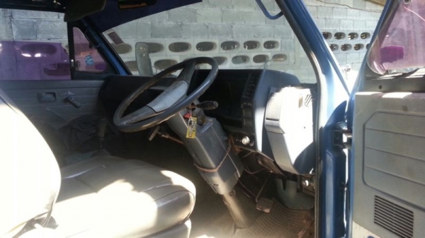 รถอิซูซุ 6 ล้อ รัว NPR 115 แรงม้า  ปี 38  ( รถห้างแท้ )  สนใจติดต่อ 081 - 6079515