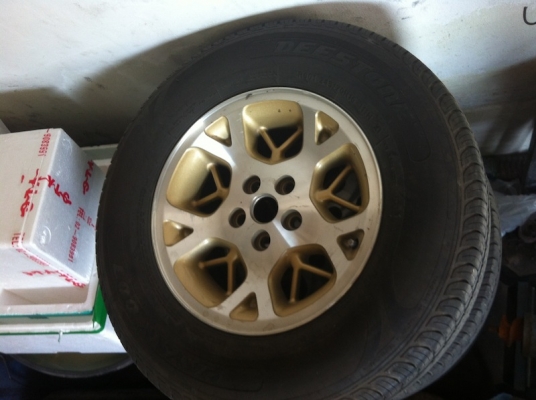 ขายล้อพร้อมยาง ขนาด 245/70R16