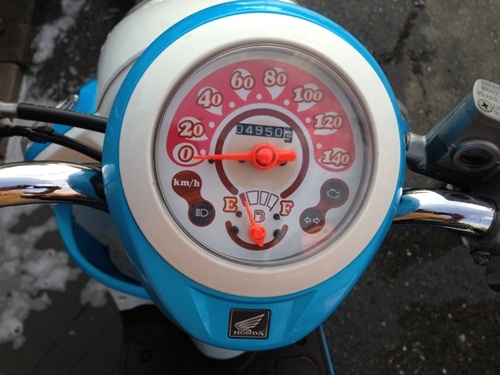 ขายscoopy สีฟ้าขาวปี2555