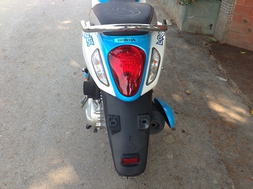 ขายscoopy สีฟ้าขาวปี2555