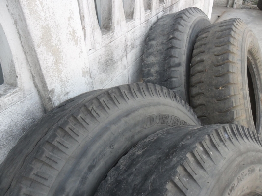 ยาง 10.00-20 สวยๆ 4 เส้น ยาง 10.00-20 สวยๆ 4 เส้น