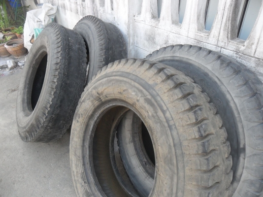 ยาง 10.00-20 สวยๆ 4 เส้น ยาง 10.00-20 สวยๆ 4 เส้น