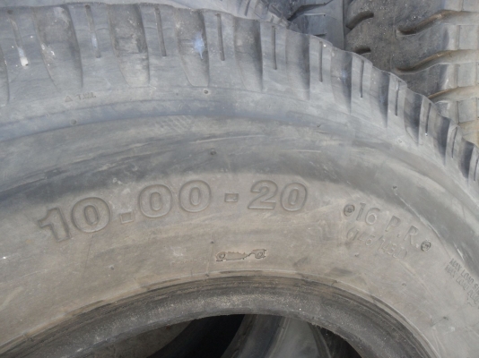 ยาง 10.00-20 สวยๆ 4 เส้น ยาง 10.00-20 สวยๆ 4 เส้น