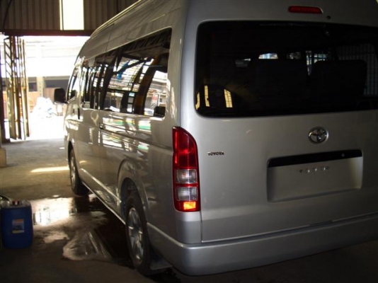 รถตู้TOYOTA COMMUTER 2500D4Dหลังคาสูงปี2007เบาะหนัง3แถวVIP