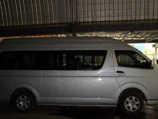 รถตู้TOYOTA COMMUTER 2500D4Dหลังคาสูงปี2007เบาะหนัง3แถวVIP