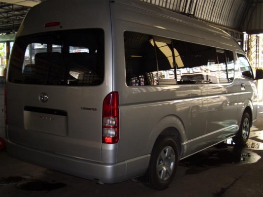 รถตู้TOYOTA COMMUTER 2500D4Dหลังคาสูงปี2007เบาะหนัง3แถวVIP