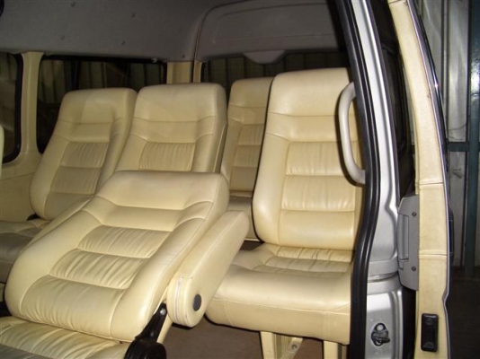 รถตู้TOYOTA COMMUTER 2500D4Dหลังคาสูงปี2007เบาะหนัง3แถวVIP