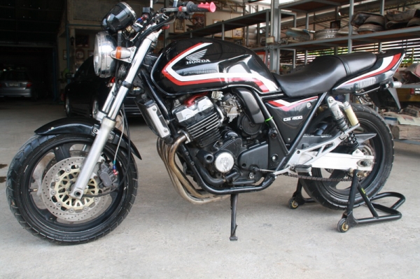 ขาย CB 400 ปี 96 V.R สรรพสามิตแท้ ท่อเลส ปลายโยชิ เสียงมัน 72000