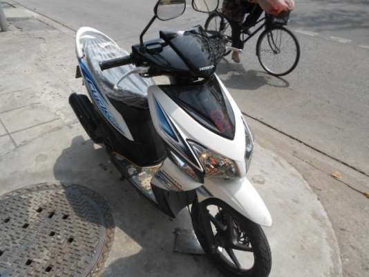 Honda-Click 110cc ราคาถูกๆครับ ชุดสีสวยๆล้อแม้กแท้ เข้ามาดูก่อน