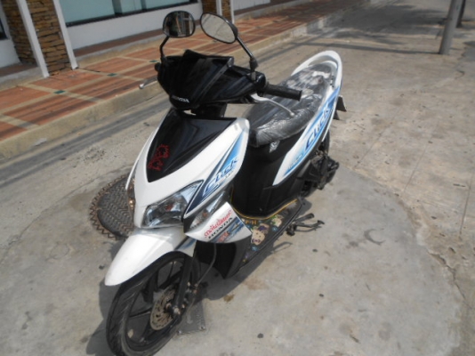 Honda-Click 110cc ราคาถูกๆครับ ชุดสีสวยๆล้อแม้กแท้ เข้ามาดูก่อน