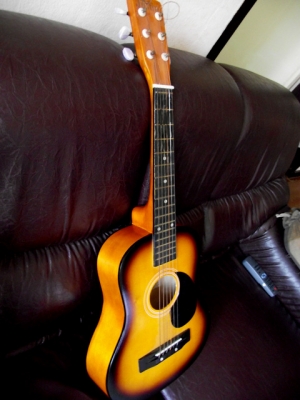 ขายกีตาร์ตัวเล็ก 6 สาย