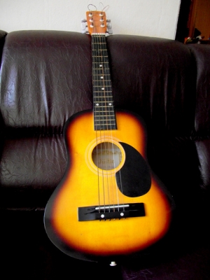 ขายกีตาร์ตัวเล็ก 6 สาย