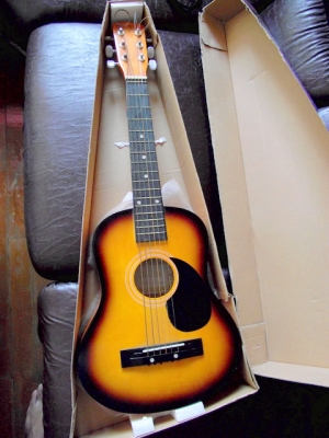 ขายกีตาร์ตัวเล็ก 6 สาย