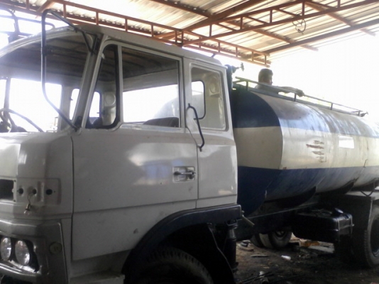 ขายถูกรถบรรทุกน้ำ6ล้อ 8000ลิตร MITSUBISHI 175แรง เครื่องดี คัสชีส์สวย ใช้งานน้อยมาก กำลังเก็บสีให้ใหม่ อุปกรณ์ครบครับ