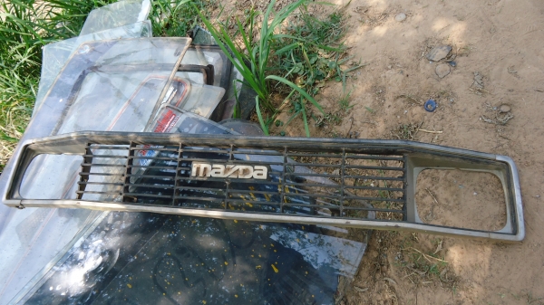 กระจังหน้า มาสด้า ดัสสัน มีหลายตัว