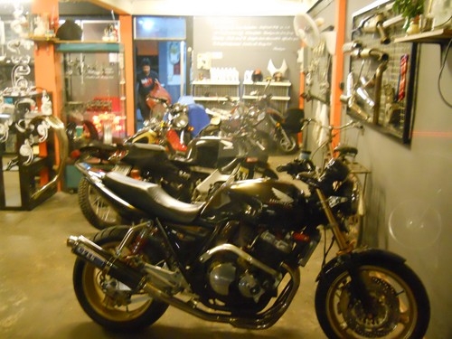 เปิดร้านอะไหล่แต่งบิ๊กไบค์ทุกรุ่นมีสินค้าให้เลือกมากมายย่านพระราม7วงศ์สว่าง เปิดร้านอะไหล่แต่งบิ๊กไบค์ทุกรุ่นมีสินค้าให้เลือกมากมายย่านพระราม7วงศ์สว่าง