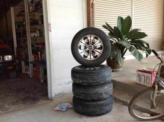 ขายล้อแม็คขอบ15  6 รู พร้อมยาง ปี11