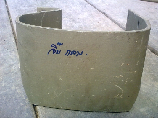 กันชนรถจิ้ปกลาง