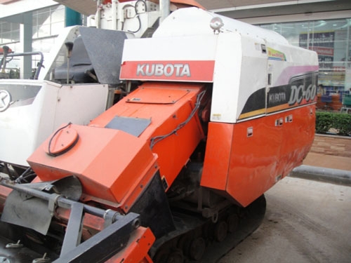 ขายรถเกี่ยวข้าวคูโบต้า รุ่นdc60plus