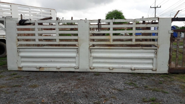 ขาย กระบะเหล็ก ไม่ดั้ม ยาว 6 เมตร กว้าง 2.5 เมตร ยกลงจาก 10 ล้อ HINO ราคาคุยกันได้ครับ