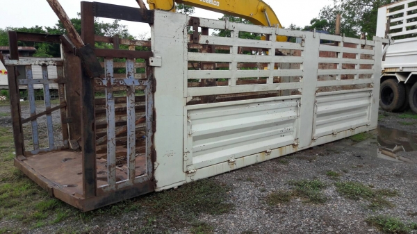 ขาย กระบะเหล็ก ไม่ดั้ม ยาว 6 เมตร กว้าง 2.5 เมตร ยกลงจาก 10 ล้อ HINO ราคาคุยกันได้ครับ