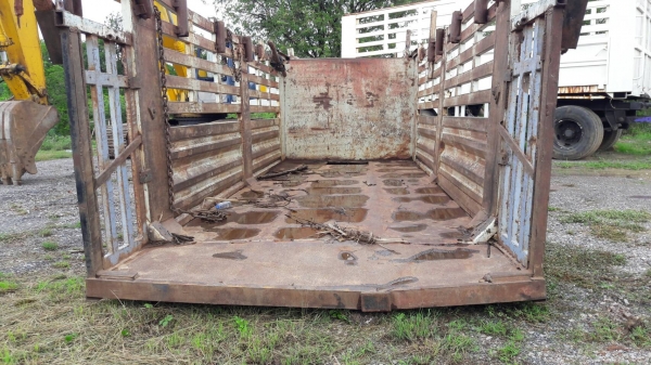 ขาย กระบะเหล็ก ไม่ดั้ม ยาว 6 เมตร กว้าง 2.5 เมตร ยกลงจาก 10 ล้อ HINO ราคาคุยกันได้ครับ