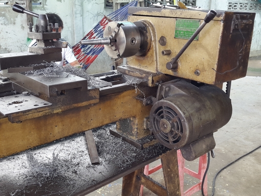 แท่นกลึง 4 ฟุต 2 เพลา เกียร์บล็อก ไฟ 220 v. อุปกรณ์ครบๆ พร้อมใช้งาน 45,000