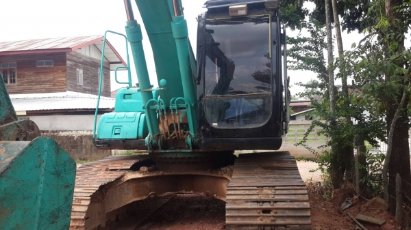 ขายรถขุดแบ็คโฮ KOBELCO SK200 MARK 6 สถาพดี หมื่นกว่าชั่วโมง เล่มเบียน 1,230,000บ. สนใจ 0835601591 หรือ 0903494058