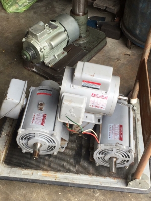 ขายครับ มอเตอร์ไฟบ้านและไฟโรงงานสวยๆเดิมพร้อมใช้ มีหลายขนาด