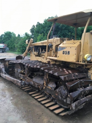 ขาย 890,000 CAT D 5 B ตีนเป็ด เล่มทะเบียน เครื่องไดเร็คหัวฉีดปากกาดี เกียร์แรง ช่วงล่างสวย รถสวยพร้อมใช้เอกสารพร้อมโอน   รถอยู่ ปทุมธานี โทร&amp;ไอดีไลน์ 0610710295