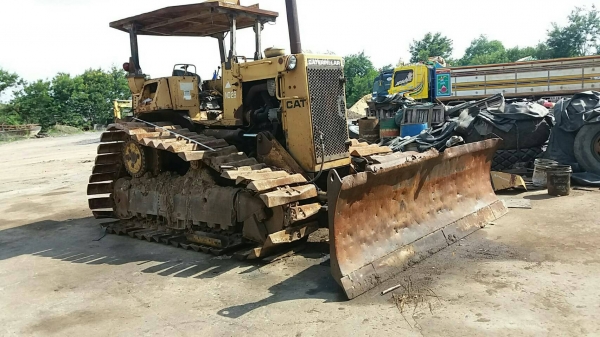 ขาย 795,000 รถแทรกเตอร์  CAT D 5 H  ตีนเป็ด เล่มทะเบียน เครื่องดี เกียร์แรง ช่วงล่างดี รถพร้อมใช้งาน รถอยู่ จ.ชลบุรี 090-772-3710 090-772-3708