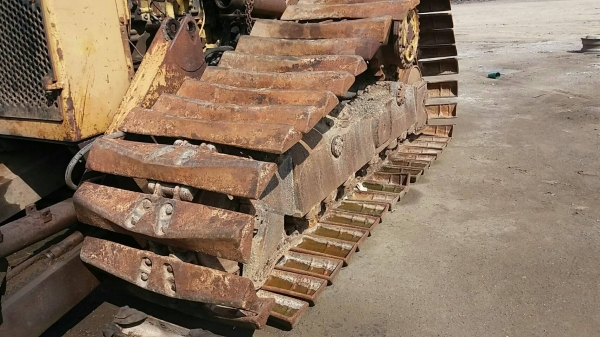 ขาย 795,000 รถแทรกเตอร์  CAT D 5 H  ตีนเป็ด เล่มทะเบียน เครื่องดี เกียร์แรง ช่วงล่างดี รถพร้อมใช้งาน รถอยู่ จ.ชลบุรี 090-772-3710 090-772-3708