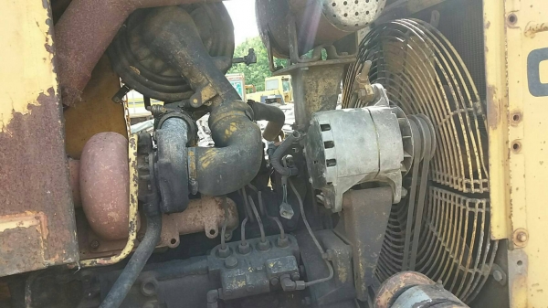 ขาย 795,000 รถแทรกเตอร์  CAT D 5 H  ตีนเป็ด เล่มทะเบียน เครื่องดี เกียร์แรง ช่วงล่างดี รถพร้อมใช้งาน รถอยู่ จ.ชลบุรี 090-772-3710 090-772-3708