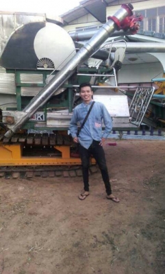 รถเกี่ยวข้าวพร้อมรถเทเลอร์ รถเกี่ยวข้าวพร้อมรถเทเลอร์