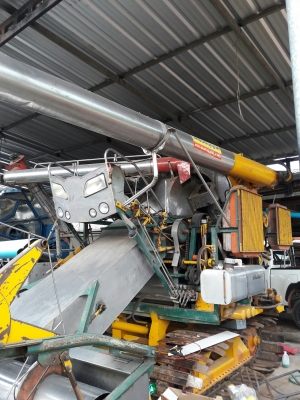 รถเกี่ยวข้าวพร้อมรถเทเลอร์ รถเกี่ยวข้าวพร้อมรถเทเลอร์