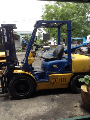 +++ ขายโฟล์คลิฟท์  KOMATSU FD30-14  ขนาด  3  ตัน  เครื่องยนต์ดีเซล   เสา  3  เมตร  งา  1,220  มม. สไลด์ซ้าย + ขวา  เกียร์ออโตเมติค  ยางตันครับ