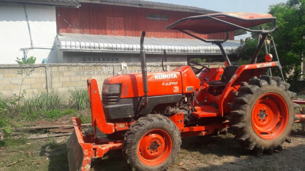 ขายรถไถ Kubota L4508  สภาพดีสวยๆๆพร้อมใช้ครับ รุ่นนี้ถือว่าคุ้มมากกับราคานี้ครับ มีอุปกรณ์พร้อมหน้าหลัง ใครมองหาคูโบต้า 45 รับรองไม่เสียใจครับกับราคานี้