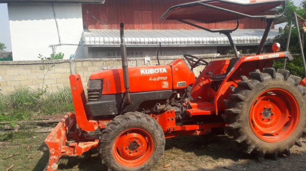 ขายรถไถ Kubota L4508  สภาพดีสวยๆๆพร้อมใช้ครับ รุ่นนี้ถือว่าคุ้มมากกับราคานี้ครับ มีอุปกรณ์พร้อมหน้าหลัง ใครมองหาคูโบต้า 45 รับรองไม่เสียใจครับกับราคานี้