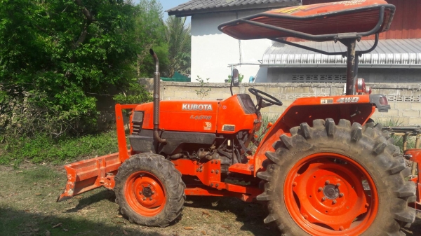 ขายรถไถ Kubota L4508  สภาพดีสวยๆๆพร้อมใช้ครับ รุ่นนี้ถือว่าคุ้มมากกับราคานี้ครับ มีอุปกรณ์พร้อมหน้าหลัง ใครมองหาคูโบต้า 45 รับรองไม่เสียใจครับกับราคานี้