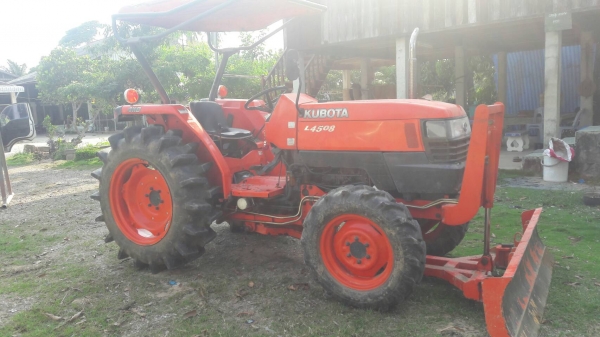 ขายรถไถ Kubota L4508  สภาพดีสวยๆๆพร้อมใช้ครับ รุ่นนี้ถือว่าคุ้มมากกับราคานี้ครับ มีอุปกรณ์พร้อมหน้าหลัง ใครมองหาคูโบต้า 45 รับรองไม่เสียใจครับกับราคานี้