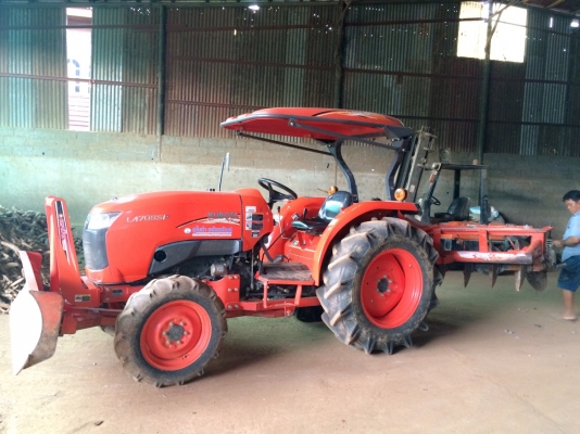 รถไถ 47 แรง L 4708 sp ปี 57  ช.ม.500 นิดฯฯ อุปกร 2 อย่าง ตราช้าง หมด ราคา  385000 บาท ดูรถที จ.สกลนคร   สอบถามทีเบอร์     098 668-3479 dtac 094 283-9369 สิทธิ์ คับ