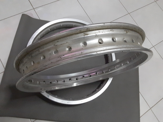 ล้อเงิน ขอบ 18x2.15