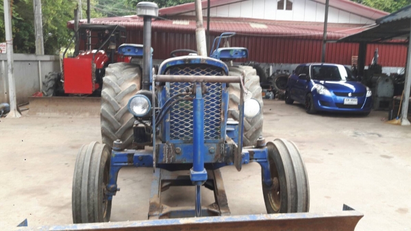 Johndere 2310 หาง7CMT ใบดัน ยางหน้าใหม่ ยางหลังสวย หางดีไม่มีตก