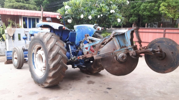 Johndere 2310 หาง7CMT ใบดัน ยางหน้าใหม่ ยางหลังสวย หางดีไม่มีตก