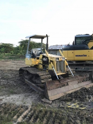 ขาย 165,000 แทรกเตอ KOMATSU D 20 PL -7 ทำงาน ดี เครื่องดี ปั้มดี  สภาพพร้อมใช้. เอกสารสัญญาซื้อขาย.   รถอยู่ นครปฐม โทร&amp;ไอดีไลน์ 0610710295